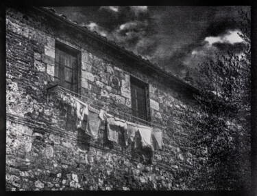 Fotografia intitolato "Laundry, Monteriggi…" da David Aimone, Opera d'arte originale, fotografia a pellicola