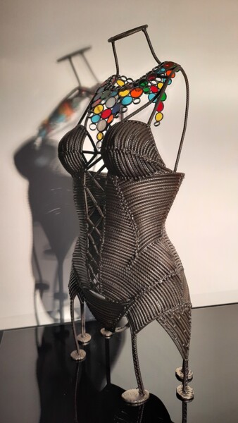 Escultura titulada "Corset" por David Fabié, Obra de arte original, Metales