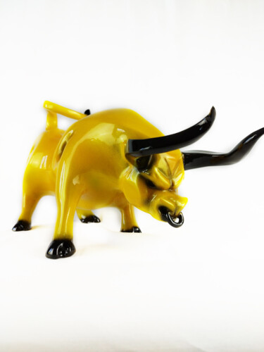 Skulptur mit dem Titel "taureau jaune lambo…" von David Maeseele, Original-Kunstwerk, Harz