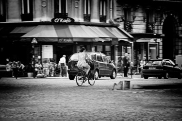 Fotografie getiteld "Bicycle in Paris" door David Page, Origineel Kunstwerk, Digitale fotografie