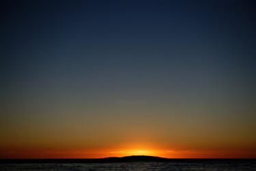 Photographie intitulée "sunset and sea" par David Page, Œuvre d'art originale, Photographie numérique