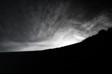 Fotografia zatytułowany „shadow and sky” autorstwa David Page, Oryginalna praca, Fotografia cyfrowa