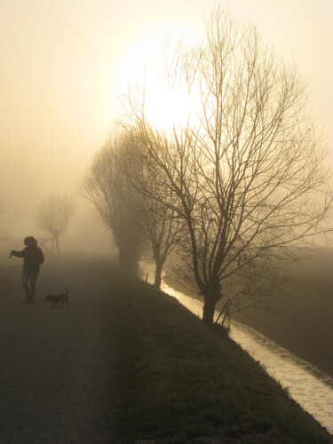 Fotografia zatytułowany „Walking in the fog” autorstwa Davide Novello, Oryginalna praca, Fotografia cyfrowa
