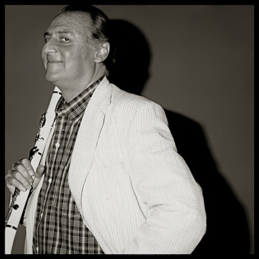 Photography titled "Renzo Arbore - by A…" by De Luca Augusto, Fotografo., Original Artwork, Analog photography