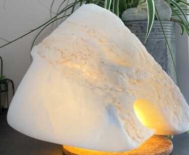 Скульптура под названием "Le cervin" - Jacqueline Debluë, Подлинное произведение искусства, Камень