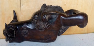 Sculptuur getiteld "Ebony warthog head" door Obed Omwange, Origineel Kunstwerk, Hout