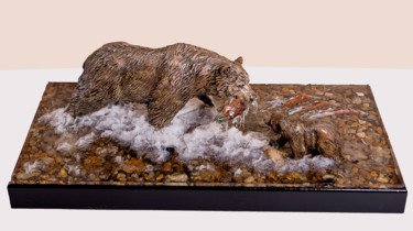 Escultura titulada "ours à la chasse au…" por Christian Duvette Sculpteur Animalier, Obra de arte original, Resina