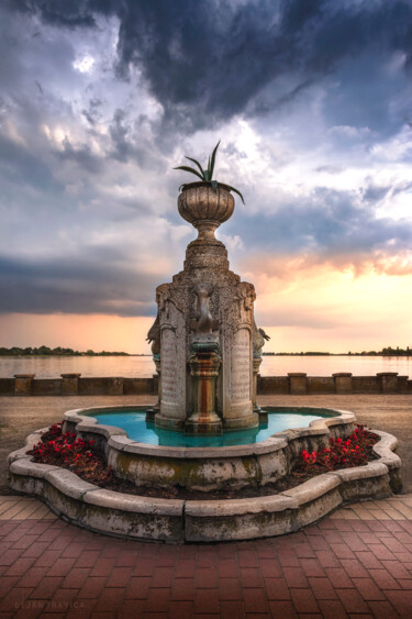 Photography titled "Memorial fountain" by Dejan Travica, Original Artwork, Digital Photography