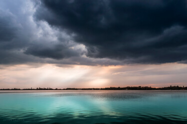 Fotografia zatytułowany „Turquoise lake unde…” autorstwa Dejan Travica, Oryginalna praca, Fotografia cyfrowa