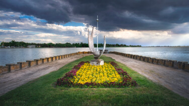 Fotografía titulada "The sculpture Wings…" por Dejan Travica, Obra de arte original, Fotografía digital