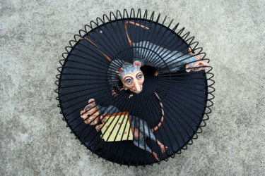 Sculpture titled "Trap" by Dekoque, Original Artwork, Paper maché