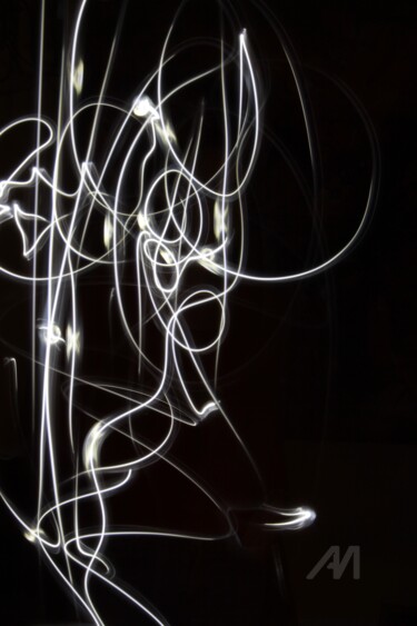 Fotografia intitulada "feu follet" por Delphine Vigoureux, Obras de arte originais, Light Painting