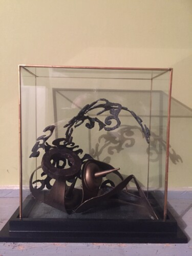 Sculpture intitulée "emme sous verre" par Denis Fauron, Œuvre d'art originale, Métaux