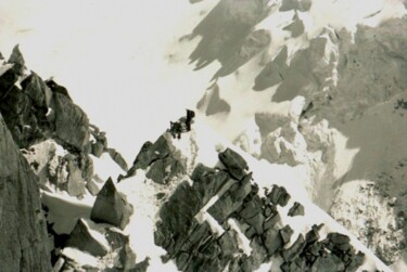 Photographie intitulée "alpiniste en haut d…" par Denis Jeanson, Œuvre d'art originale