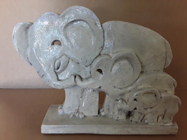 Sculpture intitulée "famille élephants" par Mariejo Cottaz, Œuvre d'art originale, Terre cuite