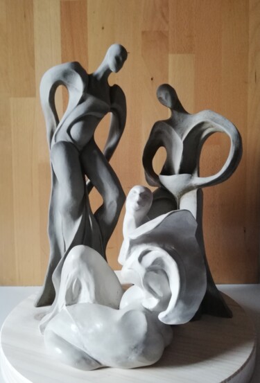 「Metamorphosis trypt…」というタイトルの彫刻 Denise Geminによって, オリジナルのアートワーク, テラコッタ