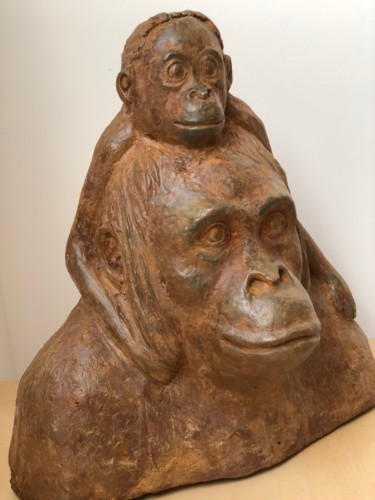 Sculpture titled "maman Orang outan e…" by Denis Thebaudeau, Original Artwork, Bronze