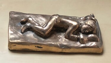 Sculpture intitulée "fillette au nounours" par Denis Thebaudeau, Œuvre d'art originale, Bronze