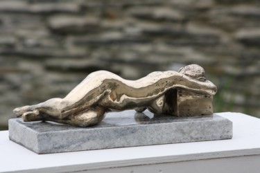 Sculpture titled "Manon couchée bronze" by Denis Thebaudeau, Original Artwork, Bronze