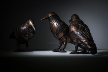 Sculptuur getiteld "#1000Raben - From s…" door Dennis Josef Meseg, Origineel Kunstwerk, Bronzen