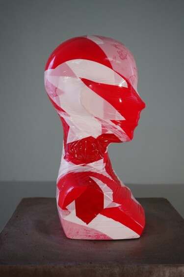 Skulptur mit dem Titel "Flatterband Torso N…" von Dennis Josef Meseg, Original-Kunstwerk, Kunststoff