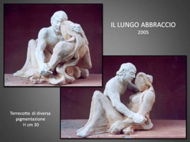 Scultura intitolato "il lungo abbracio" da Antonio De Paoli, Opera d'arte originale, Terracotta