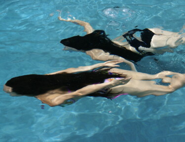 Photographie intitulée "Swimming Beauties" par Derf Nick, Œuvre d'art originale, Photographie numérique