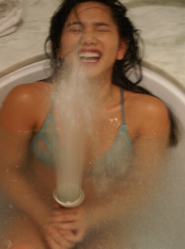 Photographie intitulée "Fun In The Bath" par Derf Nick, Œuvre d'art originale, Photographie numérique