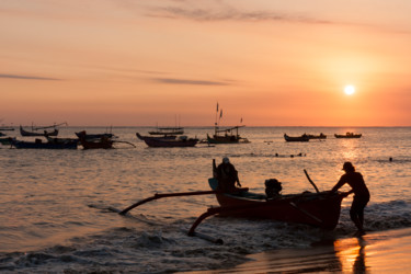 Photographie intitulée "Pêcheurs au coucher…" par Olivier Philippot, Œuvre d'art originale