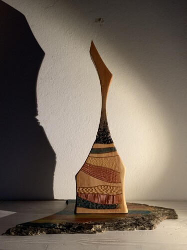 Skulptur mit dem Titel "La Verità: Il Perco…" von Deusmou, Original-Kunstwerk, Holz