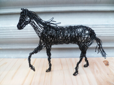 Скульптура под названием "Sculpture cheval en…" - Diana Delaplace, Подлинное произведение искусства, проволочный