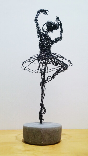 Skulptur mit dem Titel "Sculpture danseuse…" von Diana Delaplace, Original-Kunstwerk, Draht