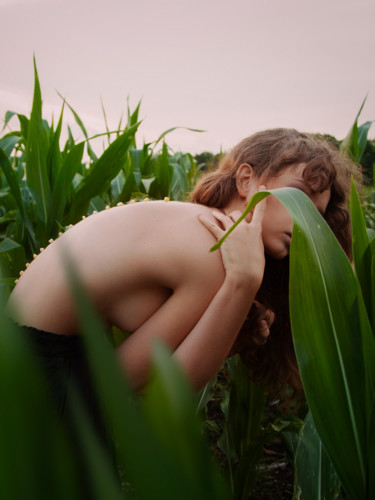 Faceless, CORN series, limited edition of 15 Photographie intitulée "Faceless, CORN seri…" par Diana Kondra, Œuvre d'art originale, Photographie numérique