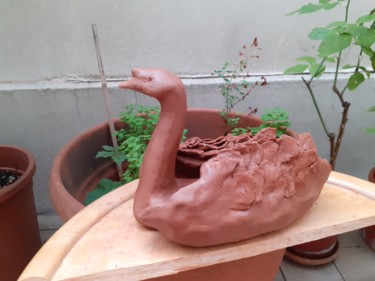 Sculpture intitulée "Cygne protecteur" par Diane Serard, Œuvre d'art originale, Argile