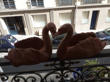 Sculpture intitulée "Couple de cygnes bl…" par Diane Serard, Œuvre d'art originale, Argile
