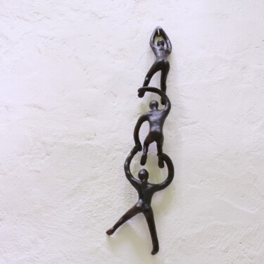Sculpture titled "La chaine (n°169)" by Didier Fournier, Original Artwork, Bronze