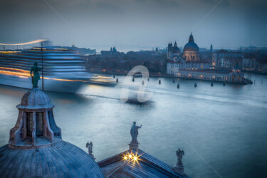 Photographie intitulée "Blue - Venise" par Didier Steyaert, Œuvre d'art originale, Photographie numérique Monté sur Autre pa…