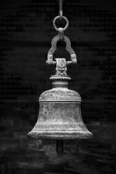 Fotografie mit dem Titel "Floating bell" von Dimitrios Paterakis, Original-Kunstwerk, Digitale Fotografie
