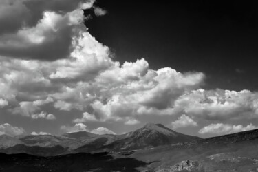 Photographie intitulée "Over the top" par Dimitrios Paterakis, Œuvre d'art originale, Photographie numérique