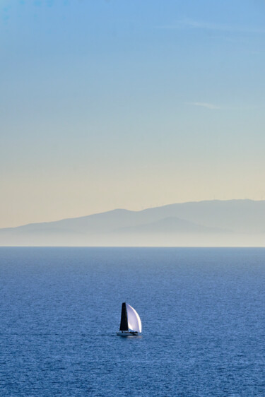 Fotografia zatytułowany „Sailing at the blue” autorstwa Dimitrios Paterakis, Oryginalna praca, Fotografia cyfrowa