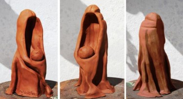 Escultura intitulada "AMOR DE CRIANÇA" por Dina De Souza, Obras de arte originais, Cerâmica