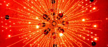 Fotografía titulada "chandelier" por Dinil Samarasinha, Obra de arte original, Fotografía digital