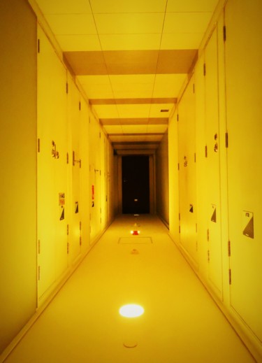 Fotografie mit dem Titel "corridor" von Dinil Samarasinha, Original-Kunstwerk, Digitale Fotografie