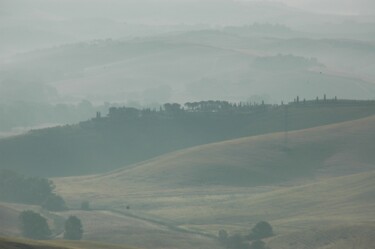Fotografie getiteld "29. misty landscape…" door Doen, Origineel Kunstwerk, Digitale fotografie