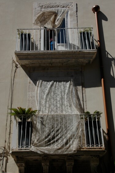 Fotografia intitolato "1. windy windows" da Doen, Opera d'arte originale, Fotografia digitale