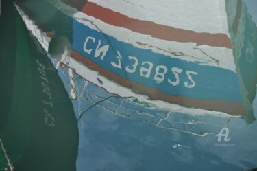 Photographie intitulée "Ombre bateau 2" par Dominique Goujard, Œuvre d'art originale