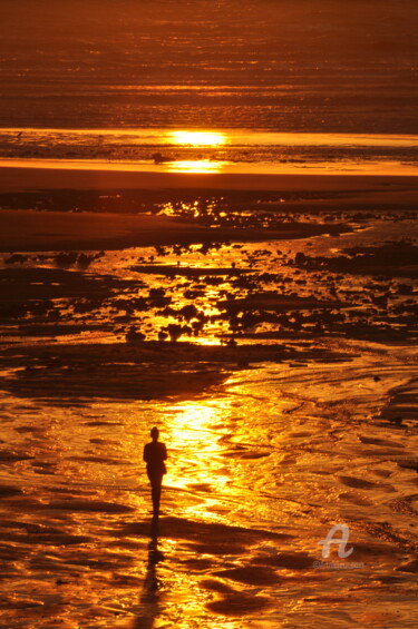 Photography titled "Reflets sur plage à…" by Dominique Goujard, Original Artwork