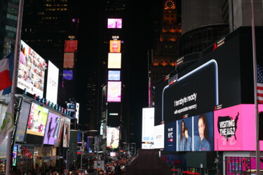 Fotografie mit dem Titel "Times Square 64" von Dominique Goujard, Original-Kunstwerk