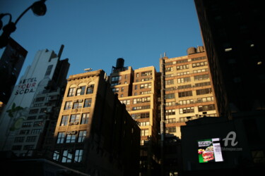 Photographie intitulée "façade à Manhattan…" par Dominique Goujard, Œuvre d'art originale