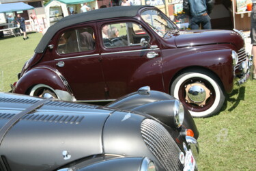 Photographie intitulée "9827 Renault 4 cv" par Dominique Goujard, Œuvre d'art originale, Photographie numérique